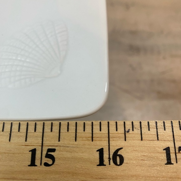 Pottery barn, seashore, large rectangular platter, white with embossed starfish - Picture 5 of 6